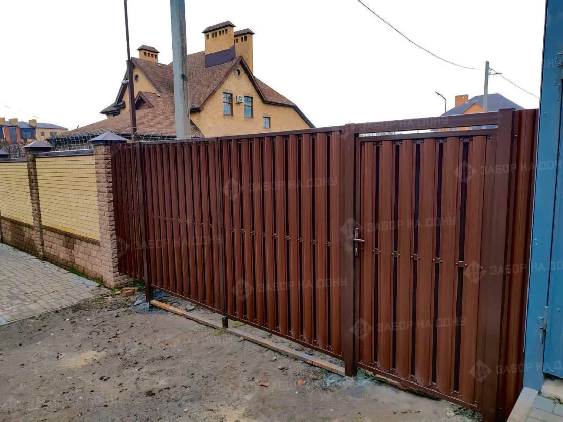 Ворота с калиткой для частного дома и дачи  в Горячем Ключе